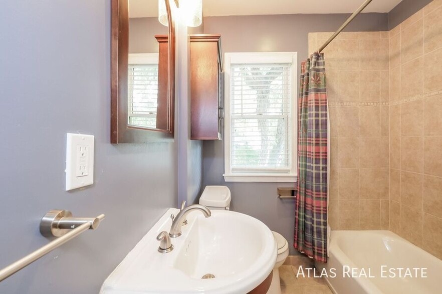 Building Photo - 4631 W 62nd Terrace