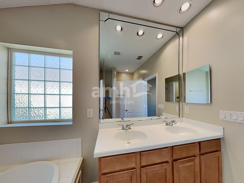 Building Photo - 804 Templeton Ln