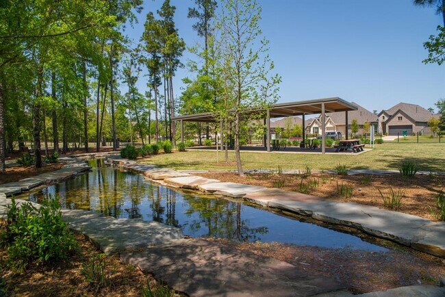 Building Photo - 438 Lake Day Dr