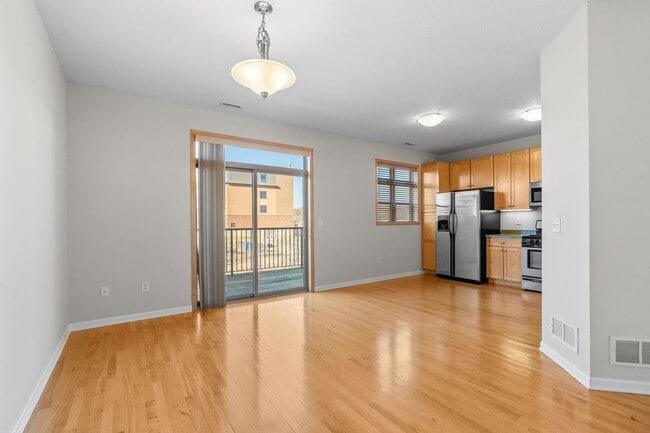 Building Photo - 731 Mercer St