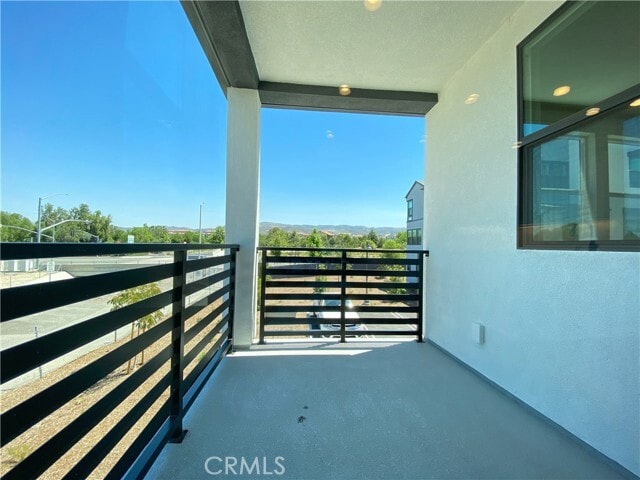 Building Photo - 115 Fable