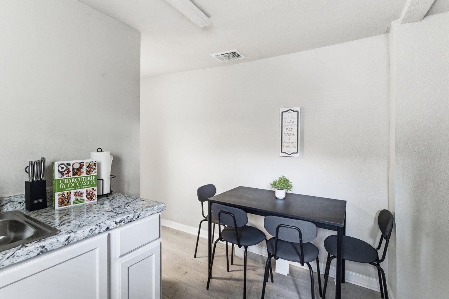 Building Photo - 314 West Cevallos-SI ID1363388P