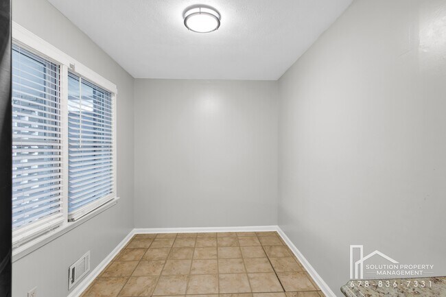 Building Photo - 3925 Chicamauga Dr