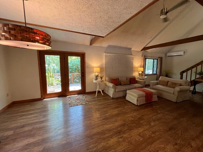 Building Photo - 161 Piney Woods Dr