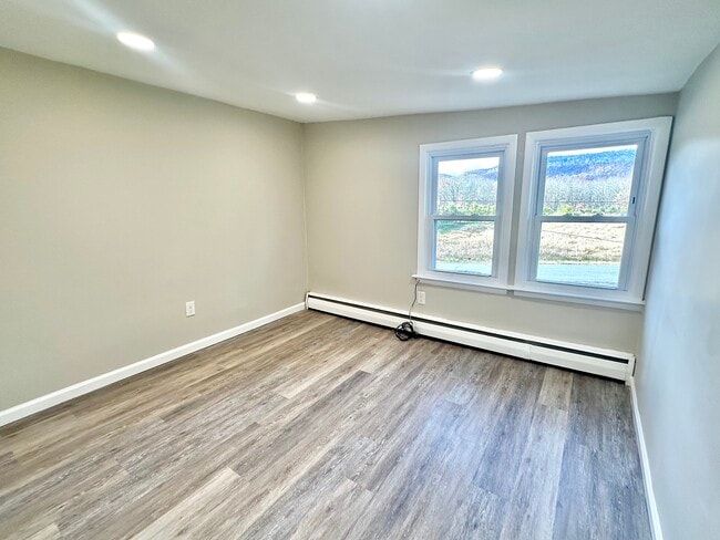 Building Photo - 74 Yankee Folly Rd