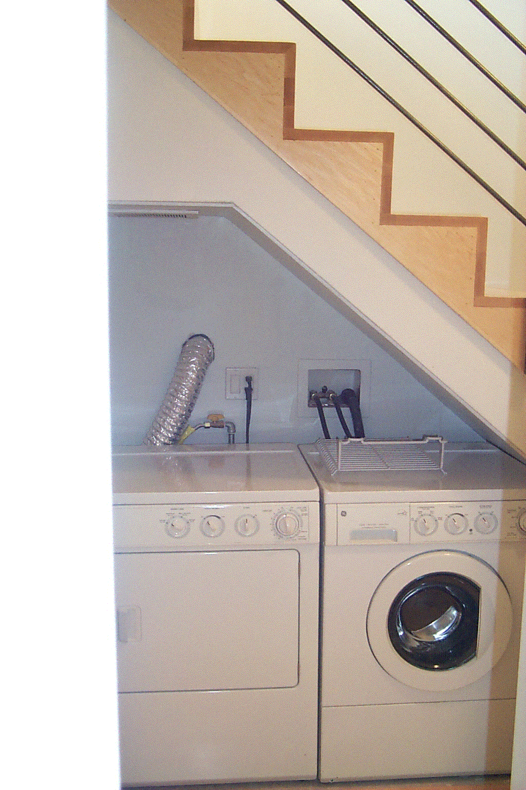 Inbuilt laundry - 12A Reno Pl