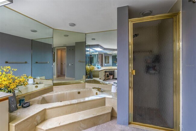 Building Photo - 6500 Sunset Way