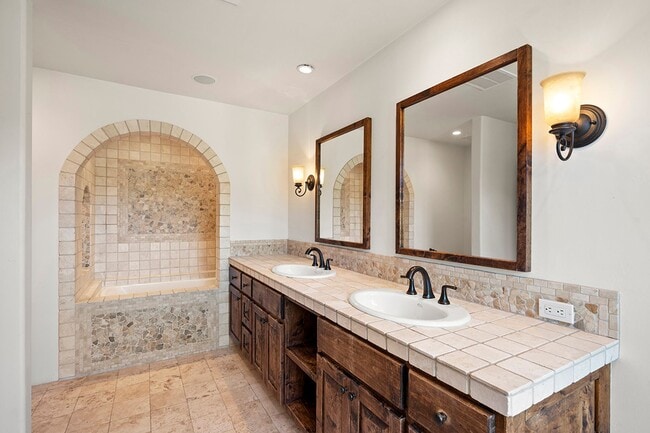 Building Photo - This Beautiful Hacienda Style Home combine...