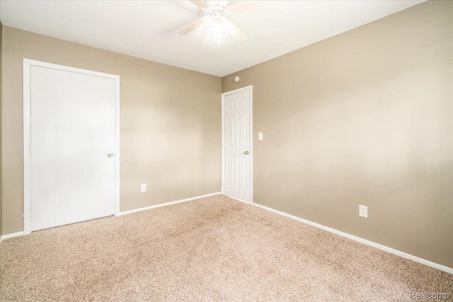 Building Photo - 1656 Parkwood Ave