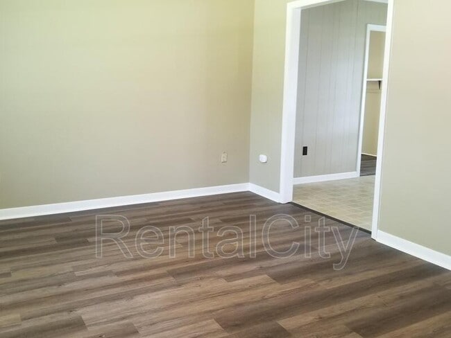 Building Photo - 470 Diamond Grove Rd
