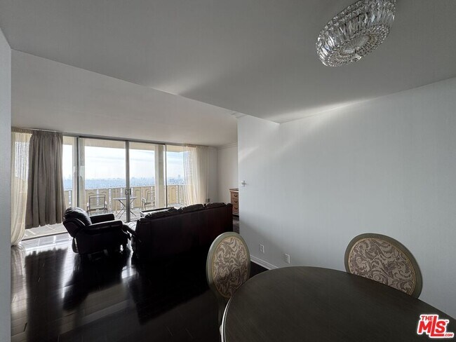 Building Photo - 4411 Los Feliz Blvd