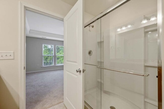 Building Photo - Roomy Townhome in RTP