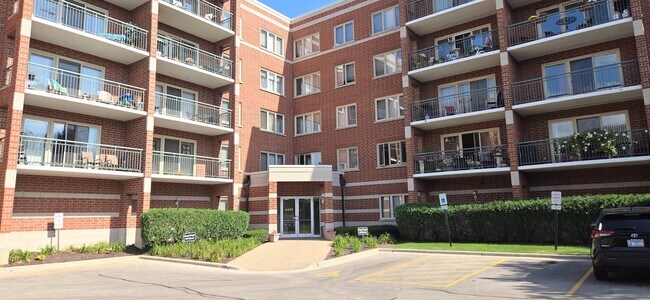 Primary Photo - 6430 W Berteau Ave