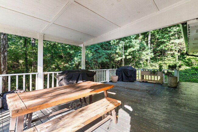 Building Photo - 12 Wood Rd