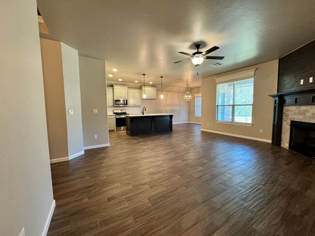 Building Photo - Beautiful 3 Bedroom Home in Azalea Farms i...