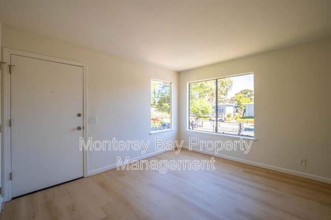 Building Photo - 820 Casanova Ave