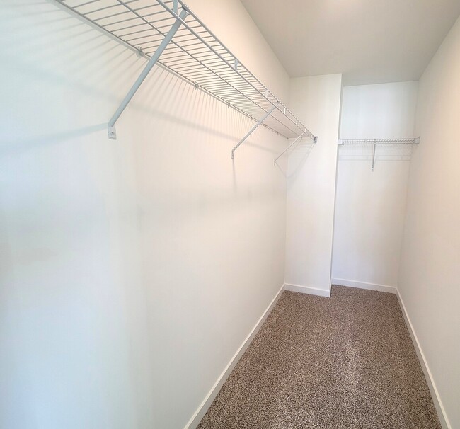 Building Photo - 6550 Linden Trl