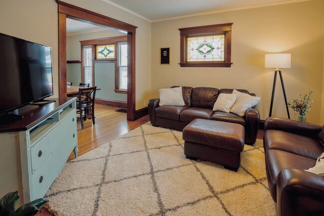 Building Photo - Charming 3bed 1.5bath Home in Saint Paul