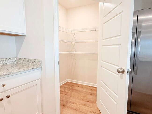 Building Photo - 1946 Tree Swallow Dr