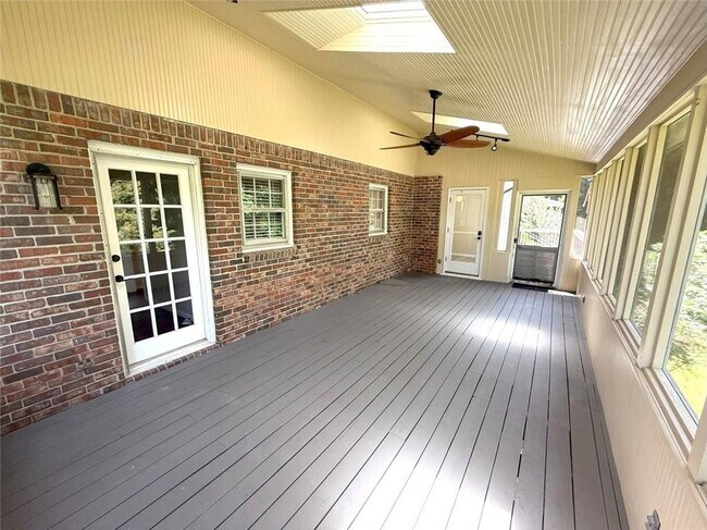 Building Photo - 1150 Falstaff Dr