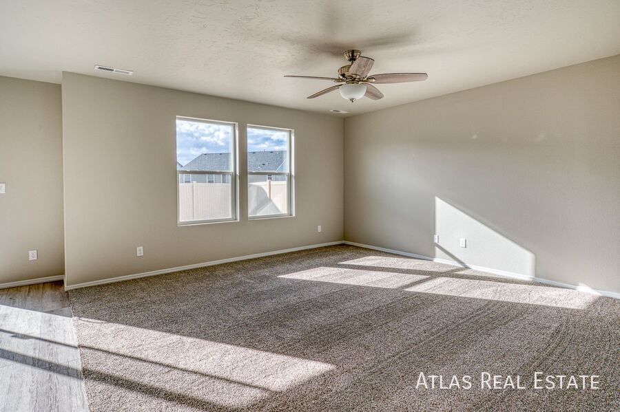 Building Photo - 2711 W Balboa Dr