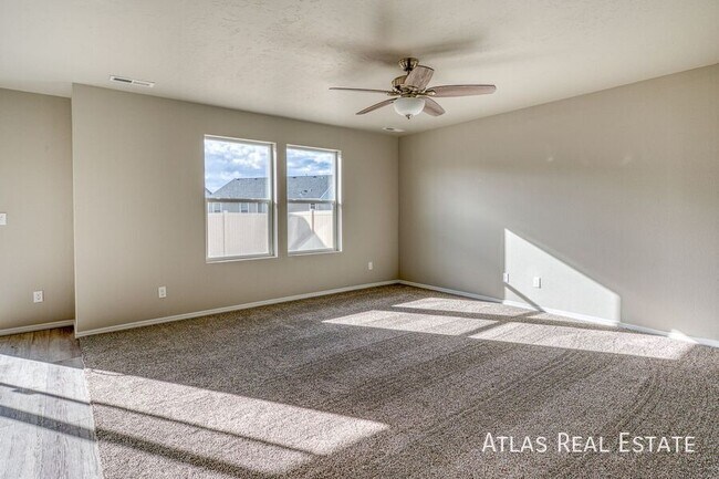 Building Photo - 2711 W Balboa Dr