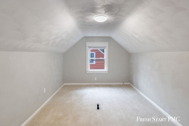 Building Photo - Updated 3 Bedroom Home