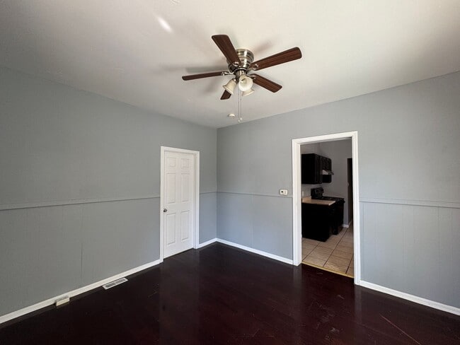 Building Photo - Near Eastside 3 Bedroom 2 Bath with Central air