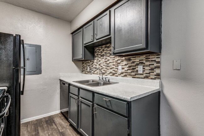 Building Photo - 834 Timberlake Dr