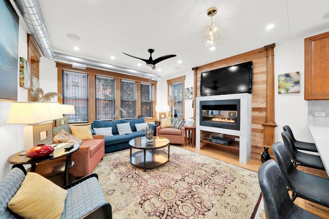 Building Photo - 1226 S 60th Ct