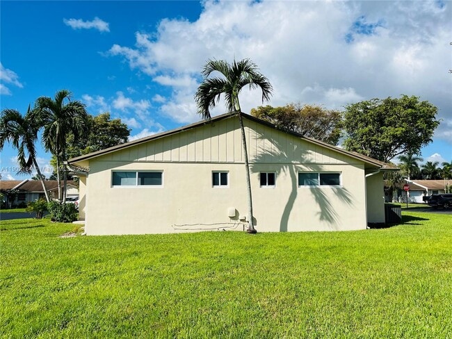 Building Photo - 10909 SW 117th Pl