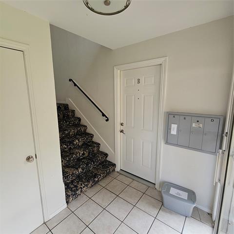 Building Photo - 6033 Sandhurst Ln