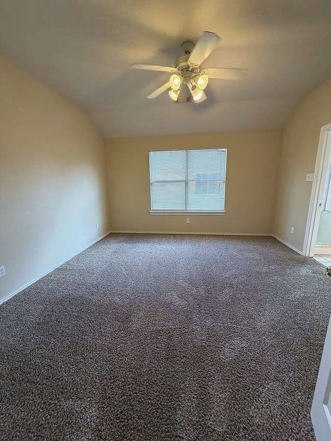 Building Photo - 16619 Newglen Ln