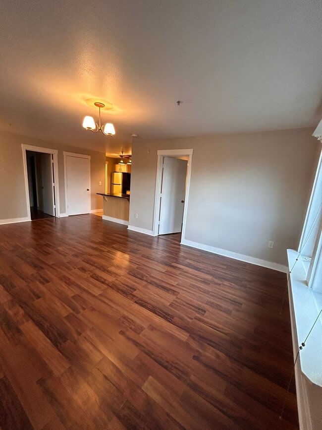 Building Photo - Freshly Updated 2-Bedroom Condo in the Hea...