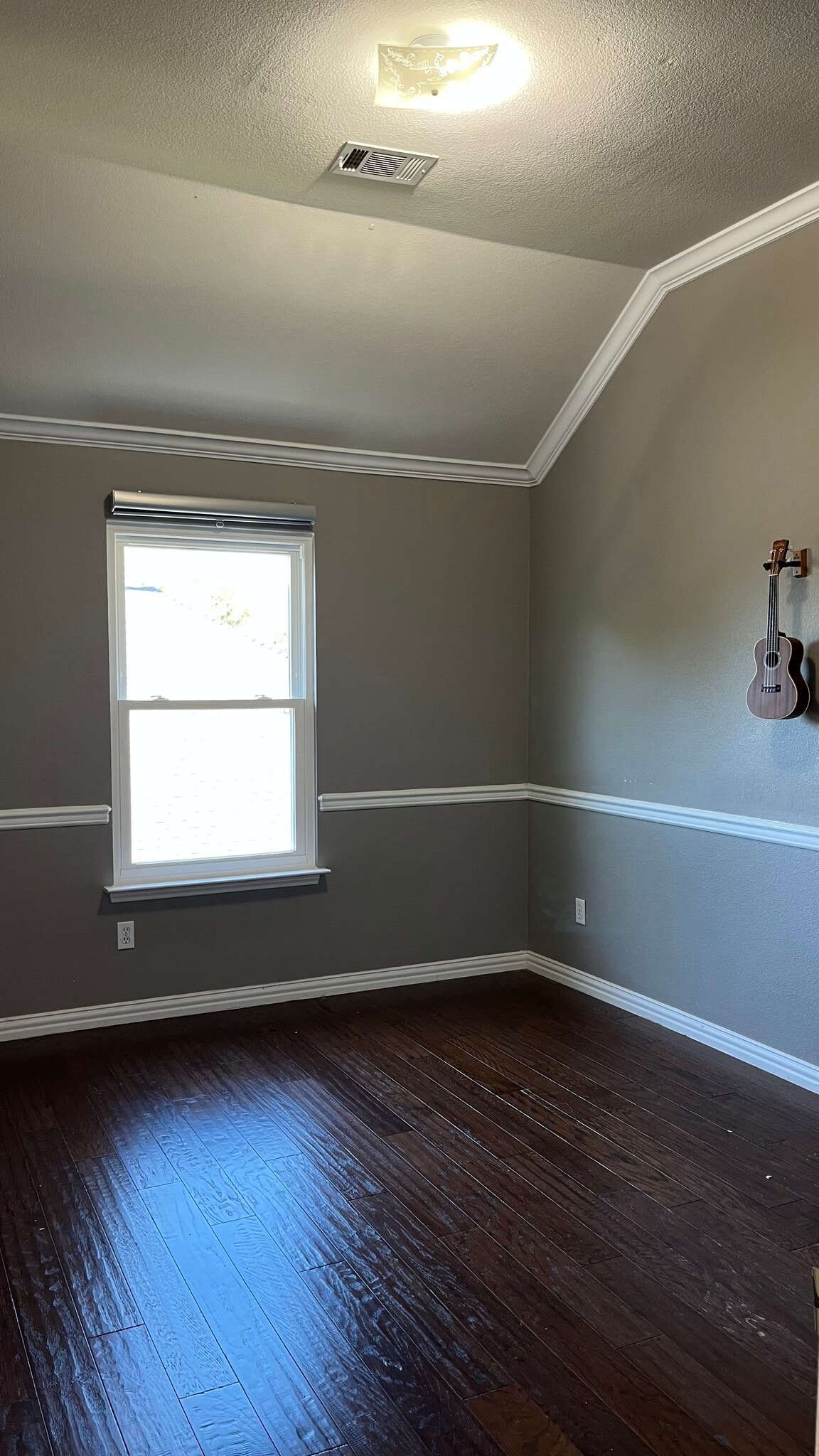 Building Photo - 1324 Hillcrest Dr