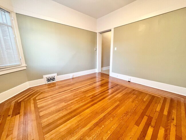 Building Photo - Charming Bluff Park Studio – Bright, Private, and Move-In Ready!