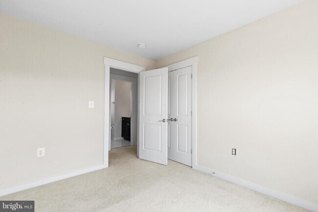 Building Photo - 42394 Pale Iris Terrace