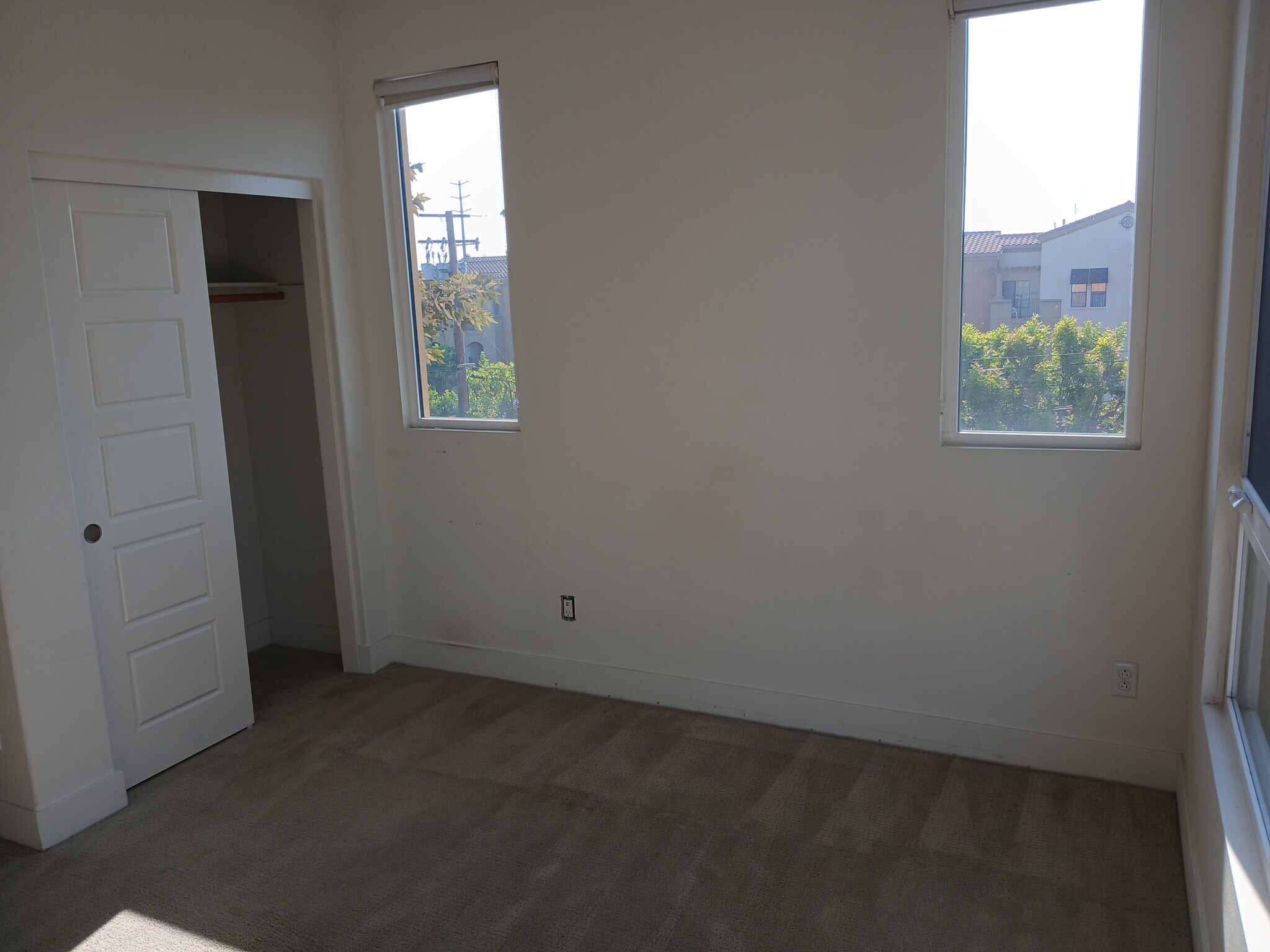 Building Photo - 135 W Live Oak Ave