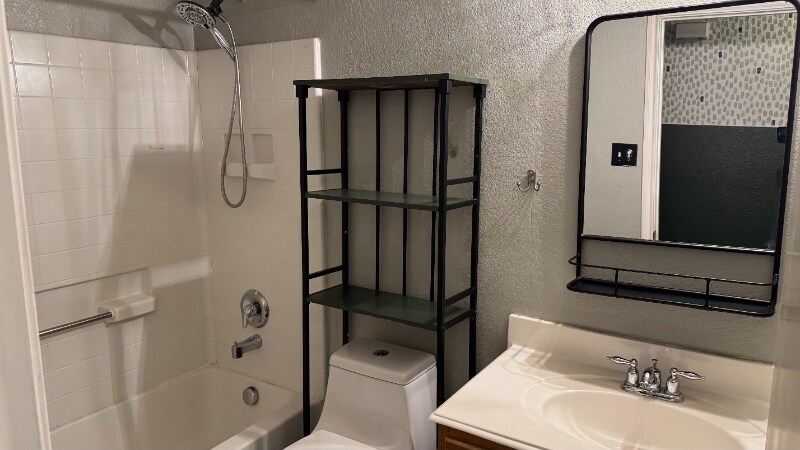 Building Photo - 1988 Helmoken Falls Dr