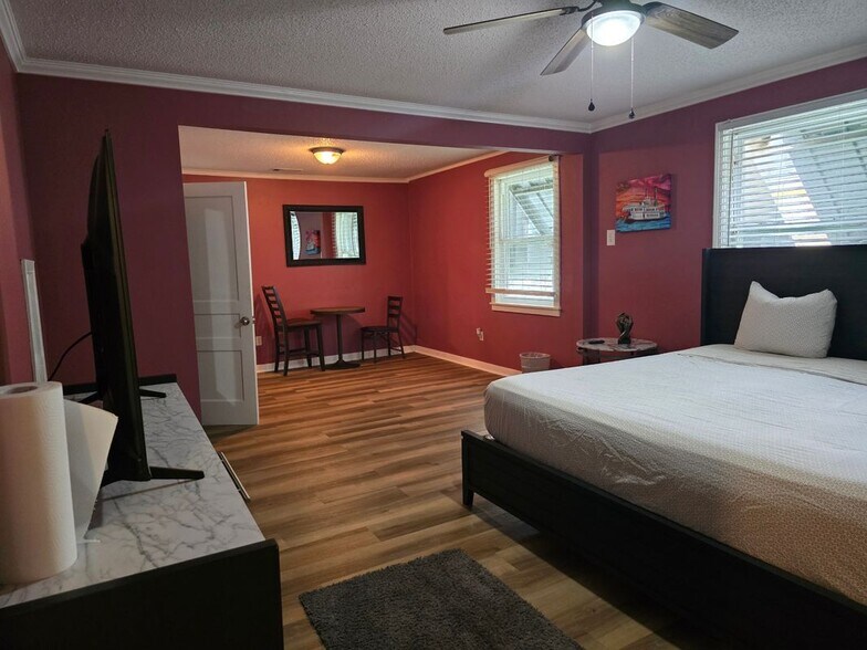 Building Photo - 912 Monticello Ave