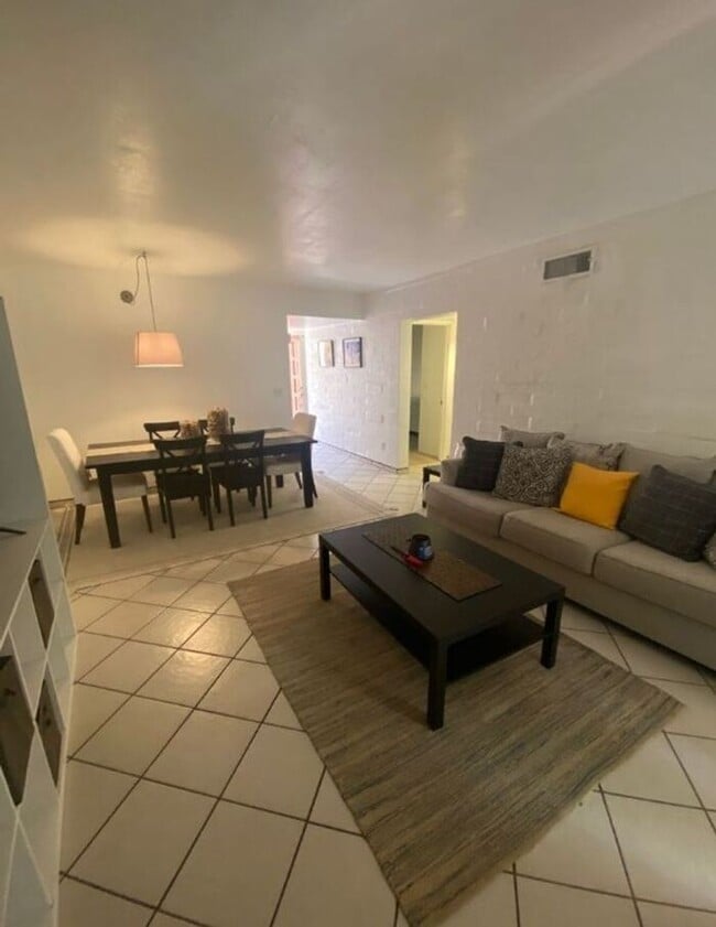 Building Photo - 1341 E Fort Lowell Rd