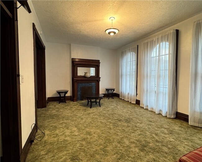 Building Photo - 407 Fallowfield Ave