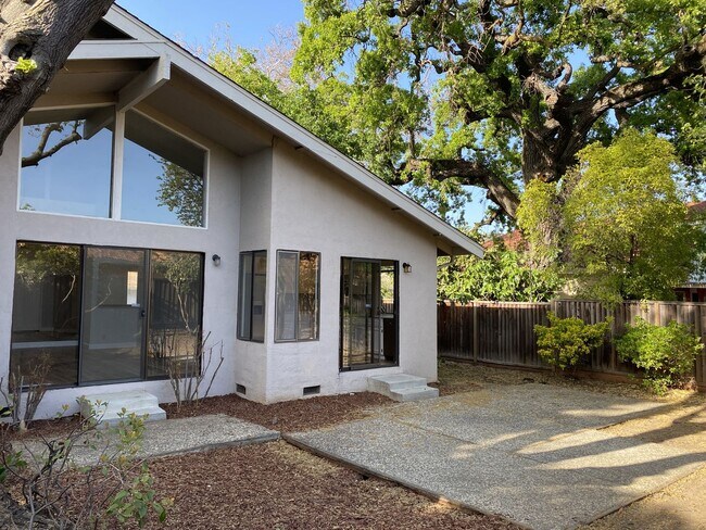 Building Photo - ALMADEN VALLEY - Spacious single story home with fenced yard, great location