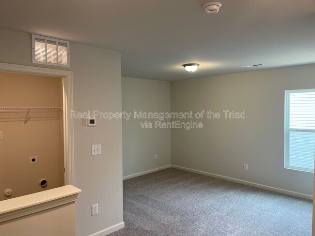 Building Photo - 3824 Miller Dr