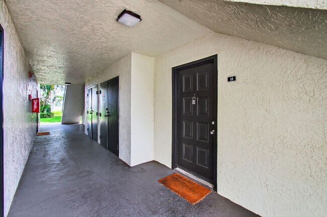 Building Photo - 752 Executive Center Dr