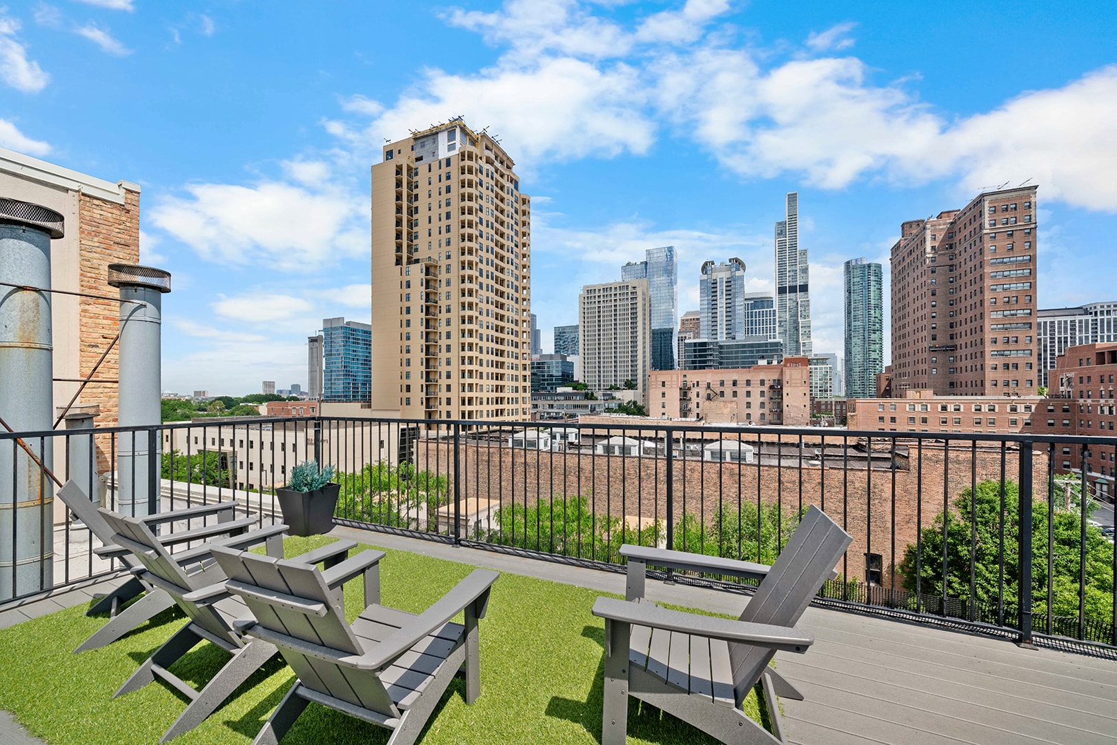 Common Rooftop Deck View 1 - 1525 S Michigan Ave