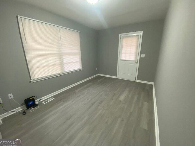Building Photo - 4610 Cresant Ln