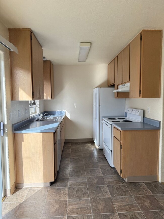Building Photo - 2037 Campus Dr