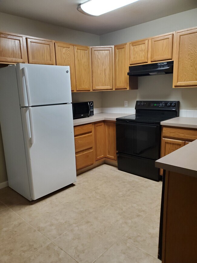 Building Photo - 730 Ponderosa Dr