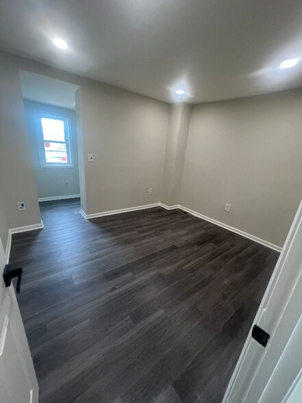 Building Photo - 503 N Glover St
